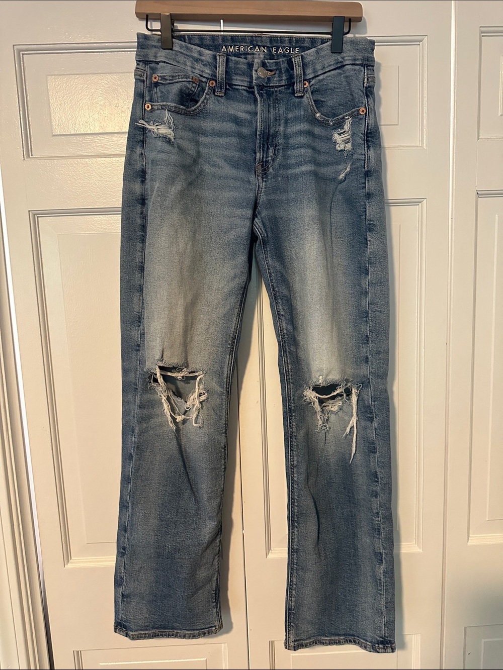 American Eagle Curvy Straight-Leg Distressed Jeans